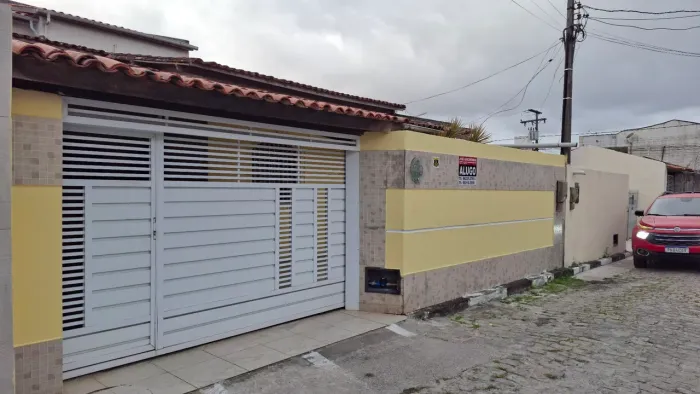 Lindíssima casa de 4/4, sendo dois com suite e vaga p/ 3 carros Jomafa