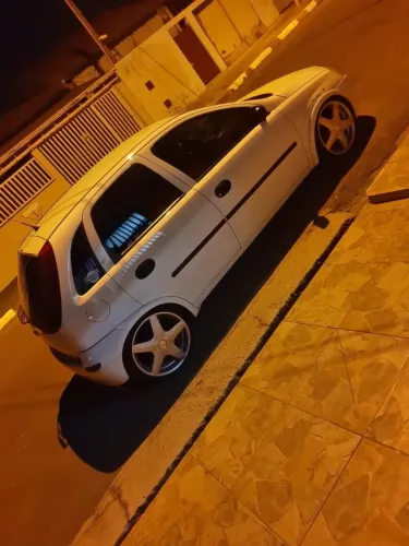 Chevrolet Corsa Hatchback 1.0 MPFI 8V 71cv 5P 2002