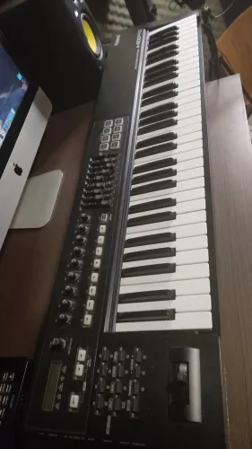 Controlador MIDI USB Roland A 800 Pro