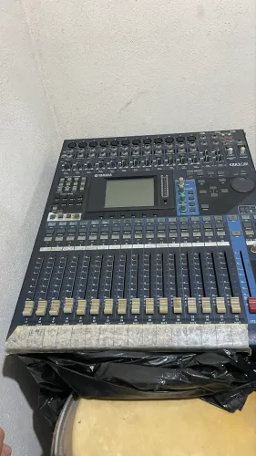 Mesa de Som Yamaha 01V96 - Aceito Oferta
