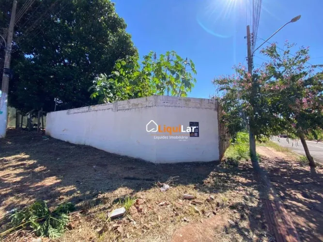 Oportunidade Única: Terreno de Esquina no Parque dos Poderes com Potencial de Valorização!