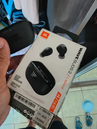 Fone JBL semi novo com caixa