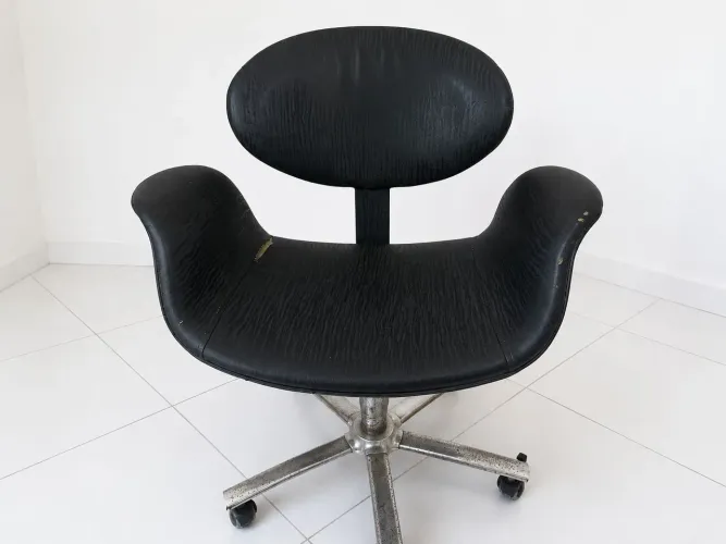 CADEIRA GIRATÓRIA COM RODINHAS DESIGN MODERNO - CONFORTO E ESTILO