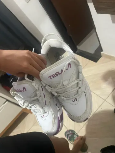 Tênis tesla