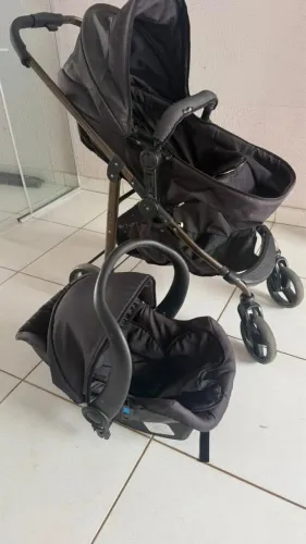 Vendo Carrinho de bebê com bebê conforto Galzerano