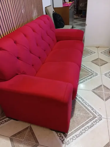 Um sofa di 3 lugares