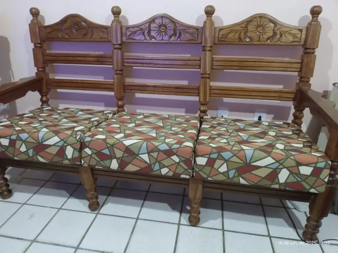 Sofá madeira maciça 