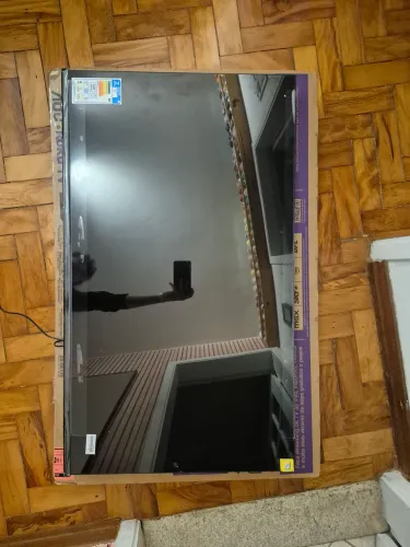 TV Hisense 43' nova, tela trincada