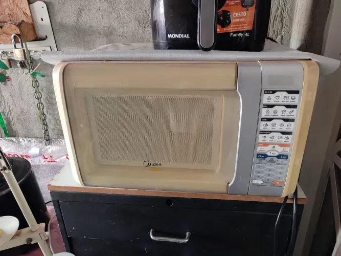 Microondas 31 litros Midea com grill