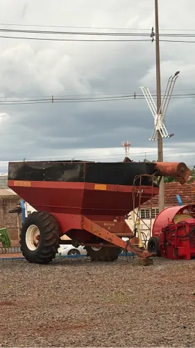 Carreta graneleira modelo 8015 fankhauser