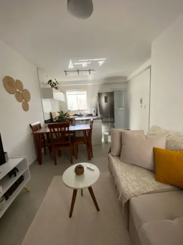 Apartamento à venda - 2 quartos e 1 vaga de garagem - Vila Esperança