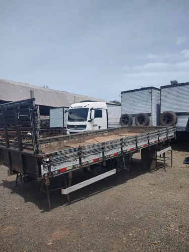 Carroceria de madeira usada para caminhão toco
