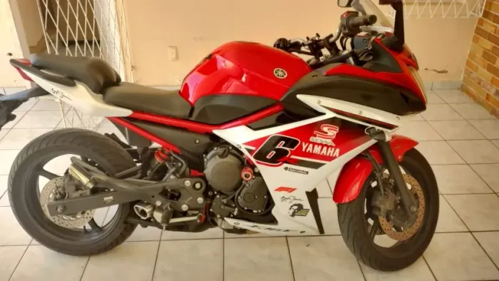 Vendo moto XJ6F extra.