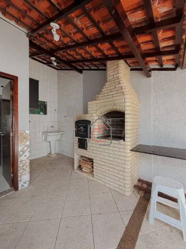Casa com 3 dormitórios para alugar, 119 m² por R$ 5.280,67/mês - São Marcos - Macaé/RJ