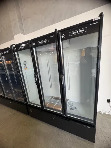 Auto serviço Vanguard Extra Frio 3 portas Interno Branco Refrimate