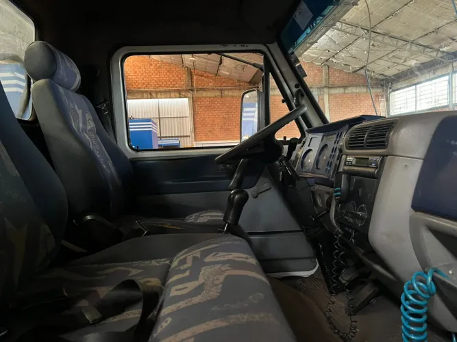 VW 8-150 com carroçaria extendida e munk 1,5ton ambos Fachini. 