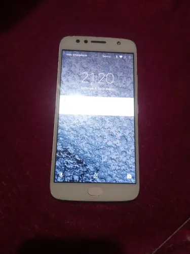 Vendo moto g5 plus com tudo novo.