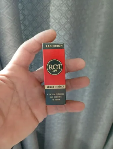 Válvula antiga para rádios 