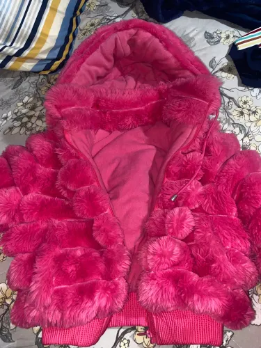 Vende-se Blusa de pelo Pink nova