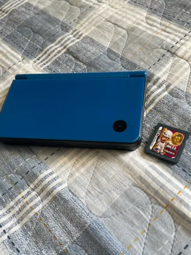 NINTENDO DSI XL + R4