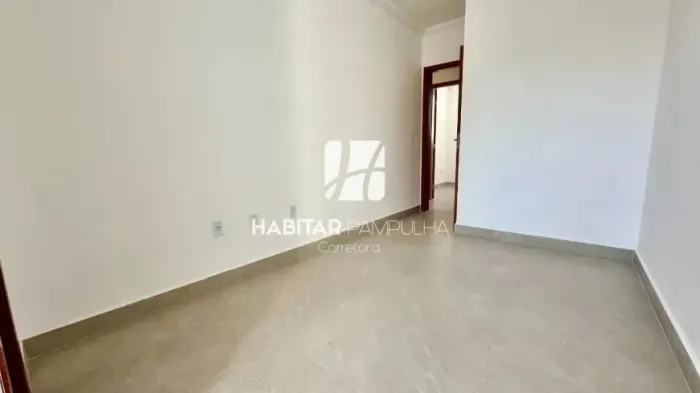 Casa com 2 Quartos a Venda.