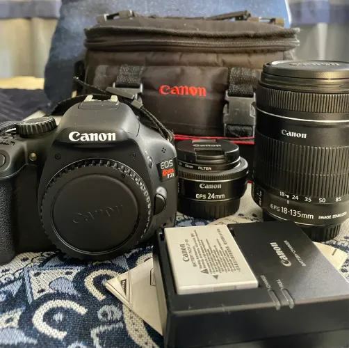 Kit Cânon T2i + lente super zoom 18-135mm + lente 18-55mm