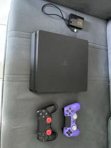 PlayStation 4 - DESTRAVADO - 2 CONTROLES (não originais) - 2 TERA
