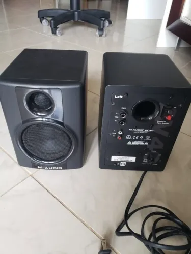 Par Monitor M-Audio AV-40
