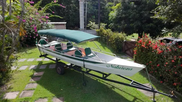Vendo lancha 15hp 7 lugares 6 meteos