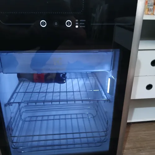 Frigobar electrolux digital!