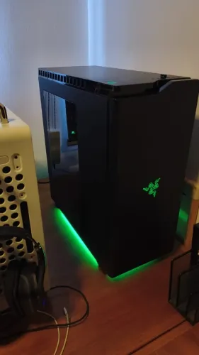 Pc Gamer Desktop Gamer 5700G 8GB DDR4 3000 CL16 1TB SSD M2 PCI 4.0 NZXT H440 Razer Edition