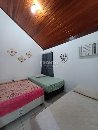 Casa de Condomínio com 5 quartos em Carneiros