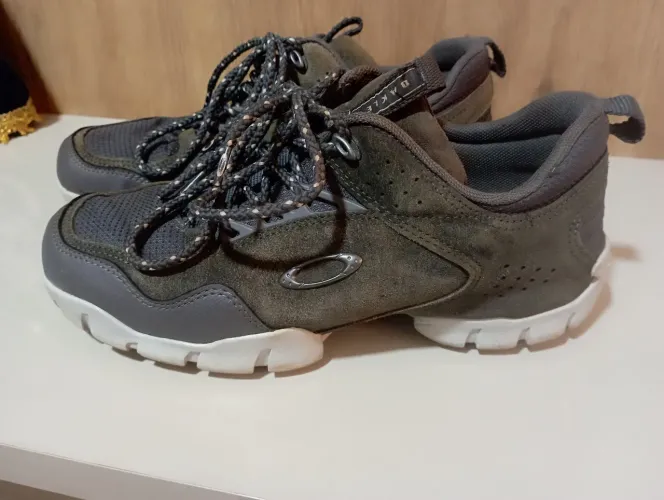 Tênis Oakley<br>Tamanho 41<br>Entrego na cidade de cascavel