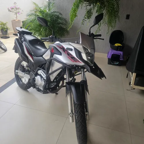 XRE 300 muito nova