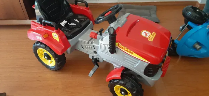Trator de brinquedo