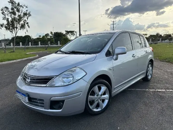 Nissan Tiida SL 1.8/1.8 Flex 16V Mec. 2012