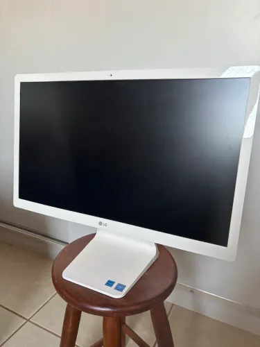 Computador All-in-One LG 22" (Ideal para Estudo e Trabalho)