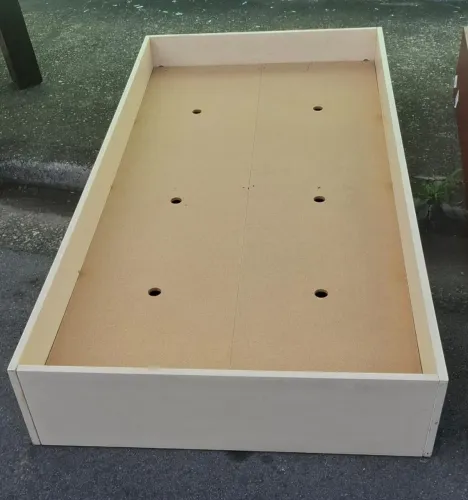 Cama solteiro montessoriana com rodinha