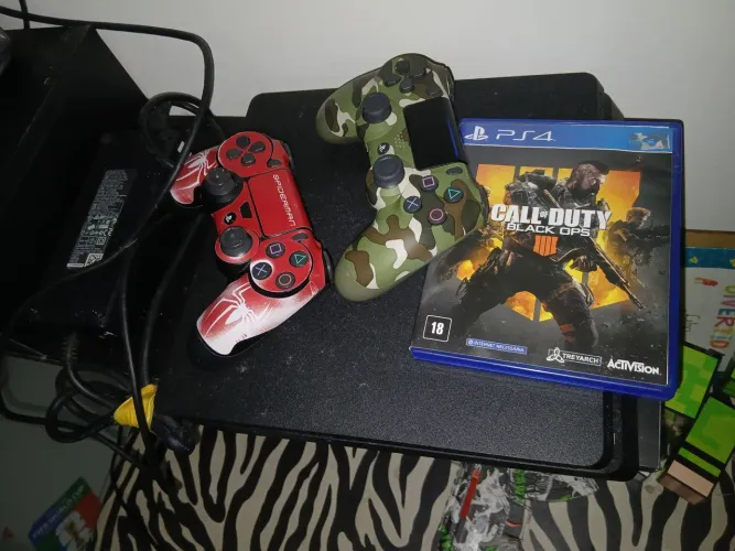PS4 Slim 500GB + TV LG 42" + 2 Controles Originais