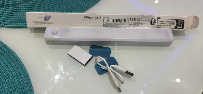 LÂMPADA DE LED RECARREGÁVEL