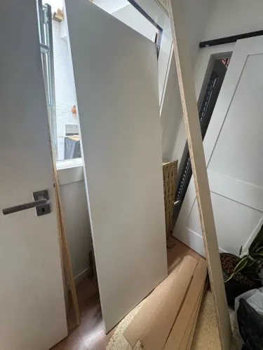 Folha de porta com revestimento melamínico