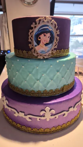 Bolo fake Princesa Jasmine 3 andares
