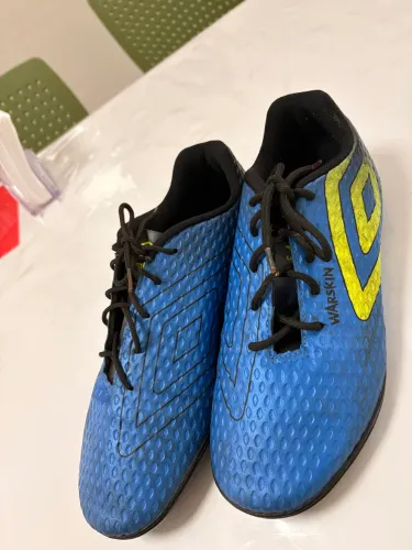 Chuteira UMBRO