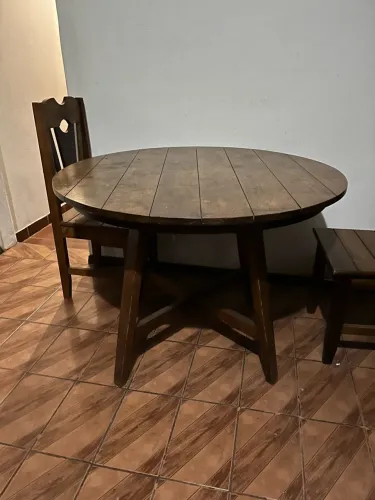 Mesa Redonda de Madeira com 4 Cadeiras