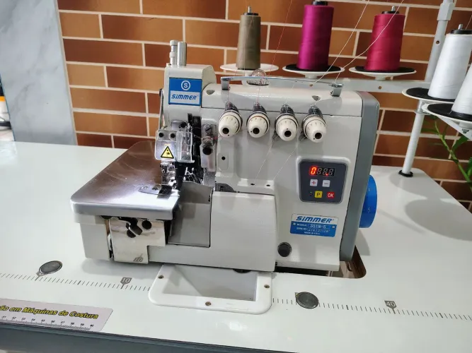 Vendo interlock bitola média com motor direct drive impecável