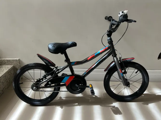 Bicicleta infantil aro 16 Groove semi nova