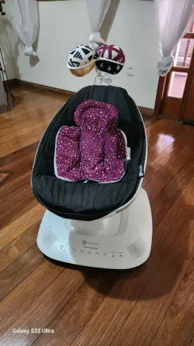 Balanço 4moms Mamaroo Cadeira Musical de Descanso Infantil 5.0 Wi-Fi Bluetooth Cor Preto