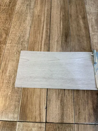 Piso Vinilico Autocolante Régua 15,24<br>Cm 1,667 M2 Madera