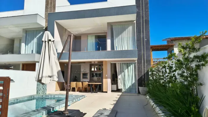 Casa de Alto Padrão no Condomínio Arauá | 5 Suítes | Porteira Fechada | Piscina Privativa