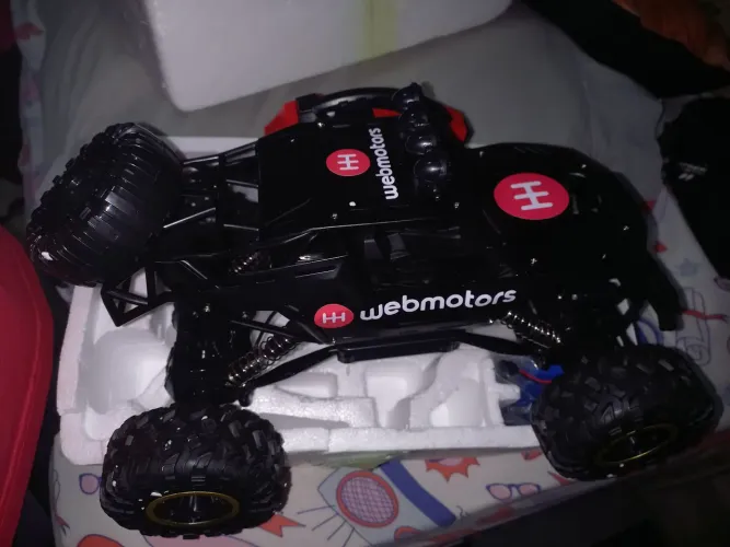 Carrinho de controle remoto da w3bmotors vindo diretamente do rally dos sertões 